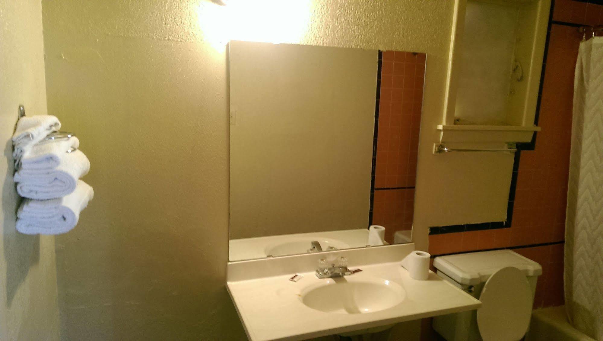 Deluxe Inn Amarillo Bagian luar foto